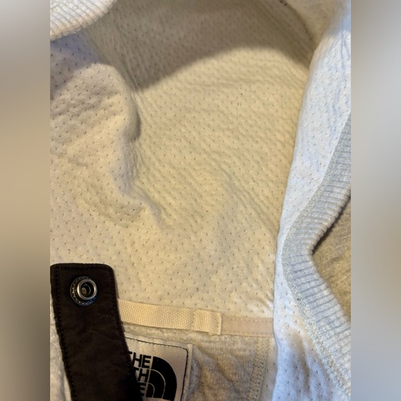 ⭐️The North Face Light Gray Hooded Pullover Sweatshirt w/Large Kangaroo Pocket⭐️ - Picture 7 of 13